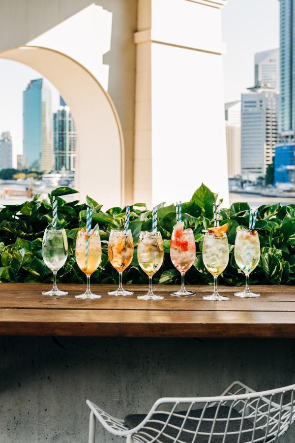 Crystalbrook Vincent Otel Brisbane Dış mekan fotoğraf A selection of cocktails at the bar