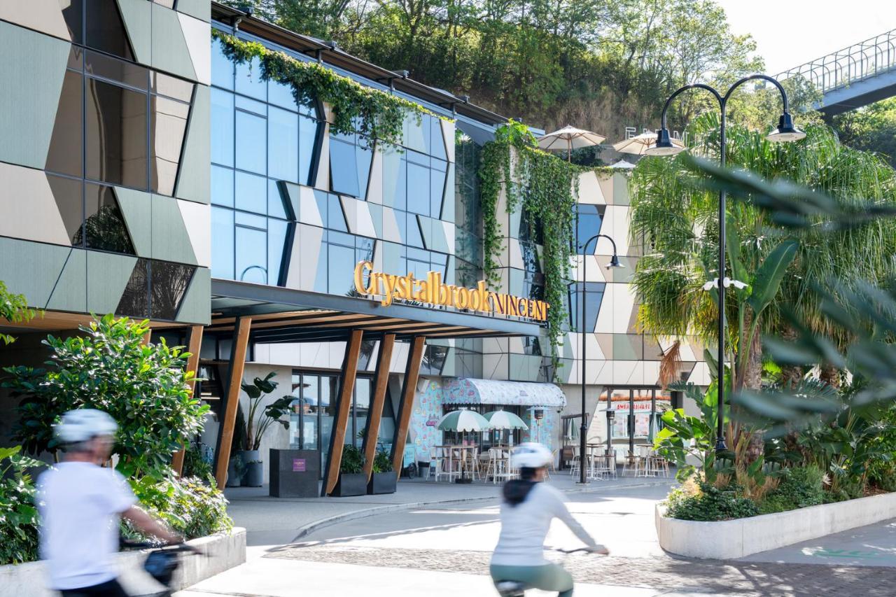 Crystalbrook Vincent Otel Brisbane Dış mekan fotoğraf The entrance to the shopping centre