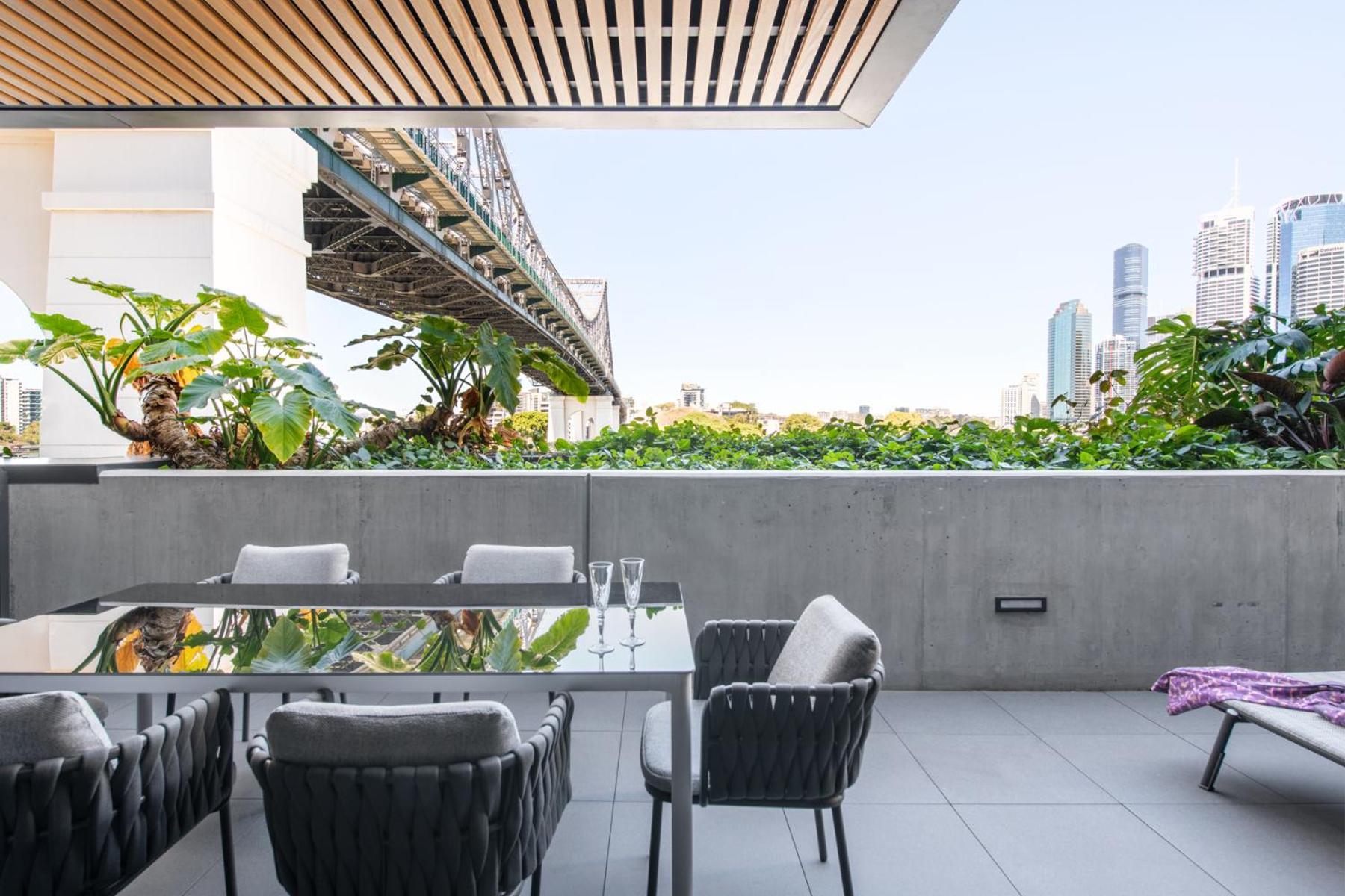 Crystalbrook Vincent Otel Brisbane Dış mekan fotoğraf The rooftop garden