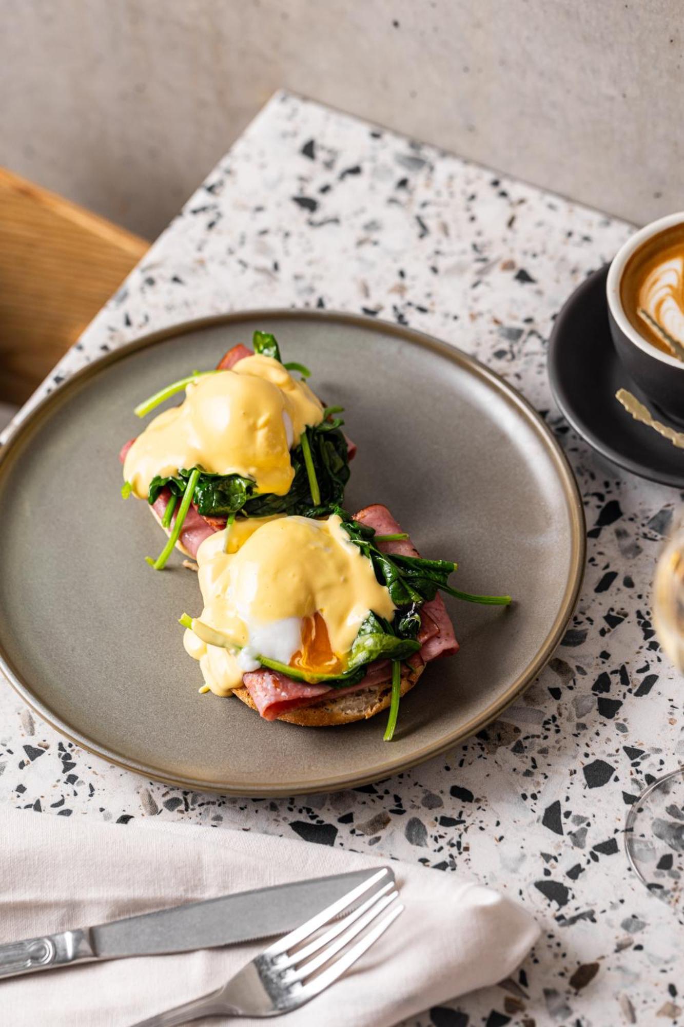 Crystalbrook Vincent Otel Brisbane Dış mekan fotoğraf Eggs Benedict