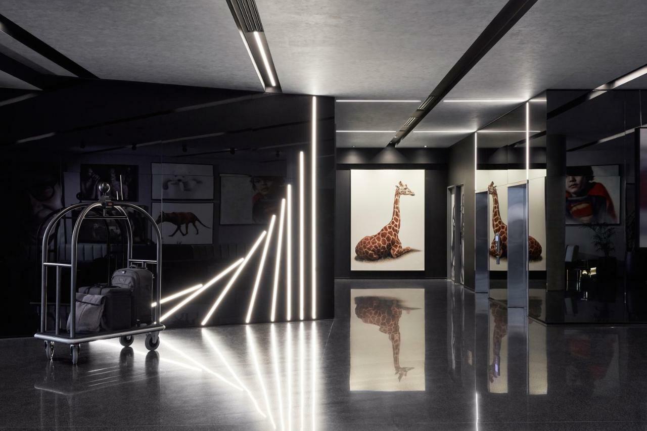 Crystalbrook Vincent Otel Brisbane Dış mekan fotoğraf The Giraffe, 2015